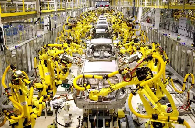 工業機器人已經在汽車廠、船艇廠等工作場景證明了自己的價值